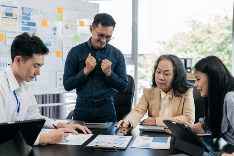 Pengelolaan Proyek Kompleks: Perencanaan, Monitoring, dan Evaluasi