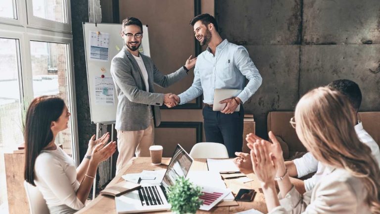 Kepemimpinan Tim Kerja: Strategi Motivasi dan Delegasi Tugas